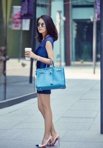 千万别再裙子配高跟鞋！看看下面女人这么穿，瞬间减龄时髦炸