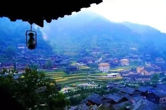  农户@城里人与农民签订宅基地上房买卖合同无效，但可向农户追偿