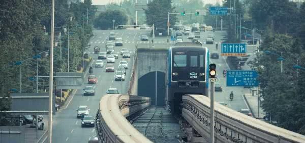 中国唯一人口破3千万的城市，遍地摩托，被称为摩托车之都