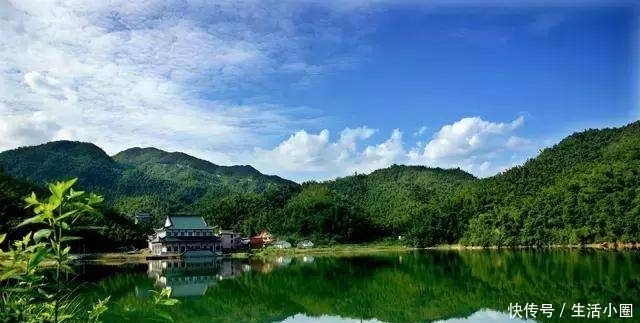  [我国]我国首个实行免费公交的城市，10年不曾停办，当地人纷纷