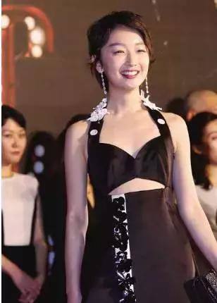 看周冬雨的时尚进阶之路