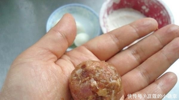 「不想」女人不想老得快,就要吃它,排毒、养子宫、护卵巢,50岁都年轻