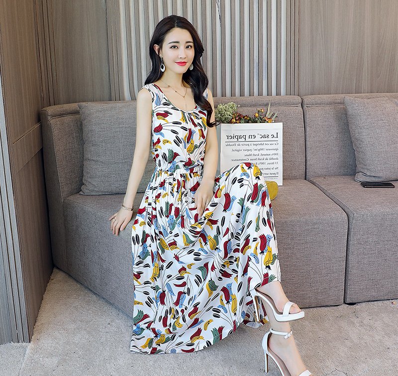 女人上海边穿比基尼?太傻!瞧瞧下图女人，沙滩裙魅力四射