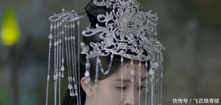八荒@《枕上书》在白浅大婚时, 有谁注意到凤九的娘亲? 她才是四海八荒第一美人