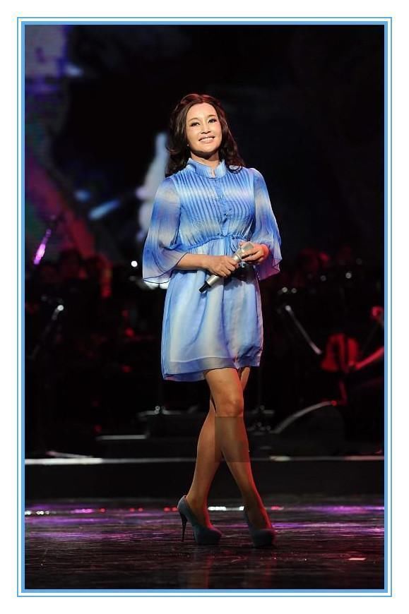 本以为赵雅芝的薄纱裙够透的了，可看到刘晓庆才知道什么叫疯狂！