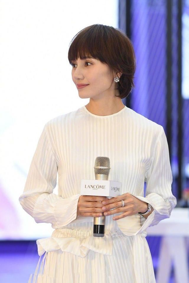 40岁袁泉厉害了！仅剪了个短发就显小20岁，网友：夏雨真幸福！