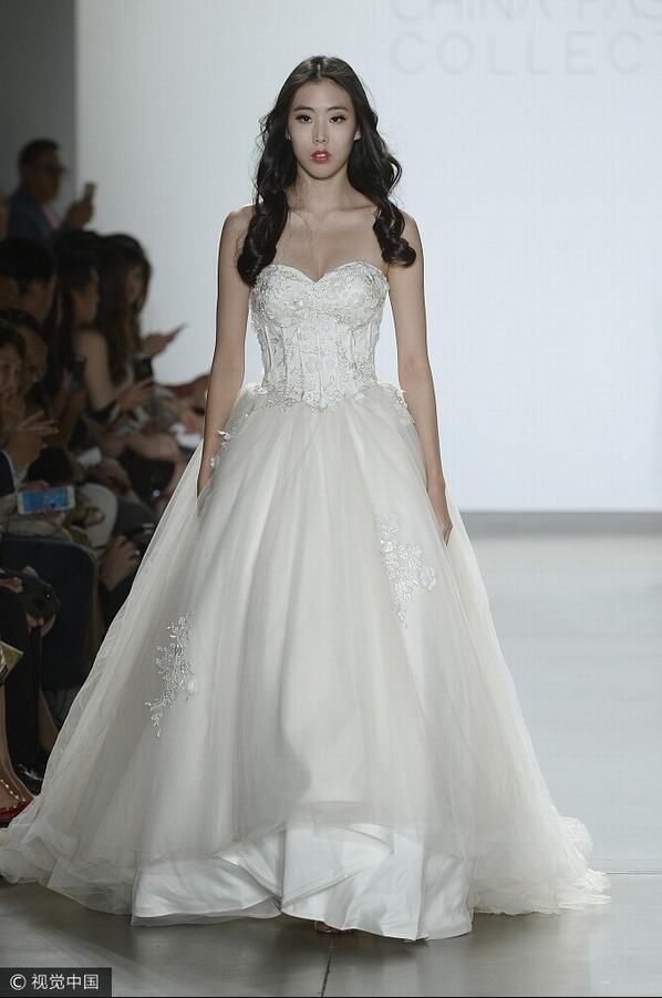 2018春夏纽约时装周Vancy Law秀场