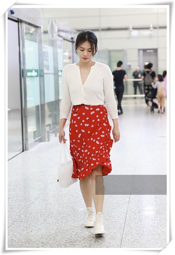 本以为窦靖童的木箱够奇葩的了，看到马思纯的塑料篮，我沉默了!