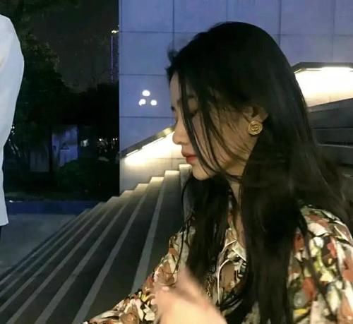  『线条』女生脸上有这“3条线”，说明在“悄悄”变美，颜值不比校花差！