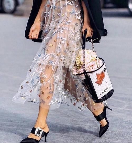 纱裙，穿出若隐若现的性感与梦幻