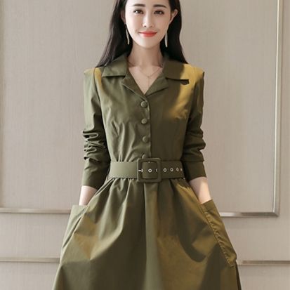 一旦过40，尽量少穿牛仔裤!瞧下图女人穿，洋气美嫩不输小姑娘