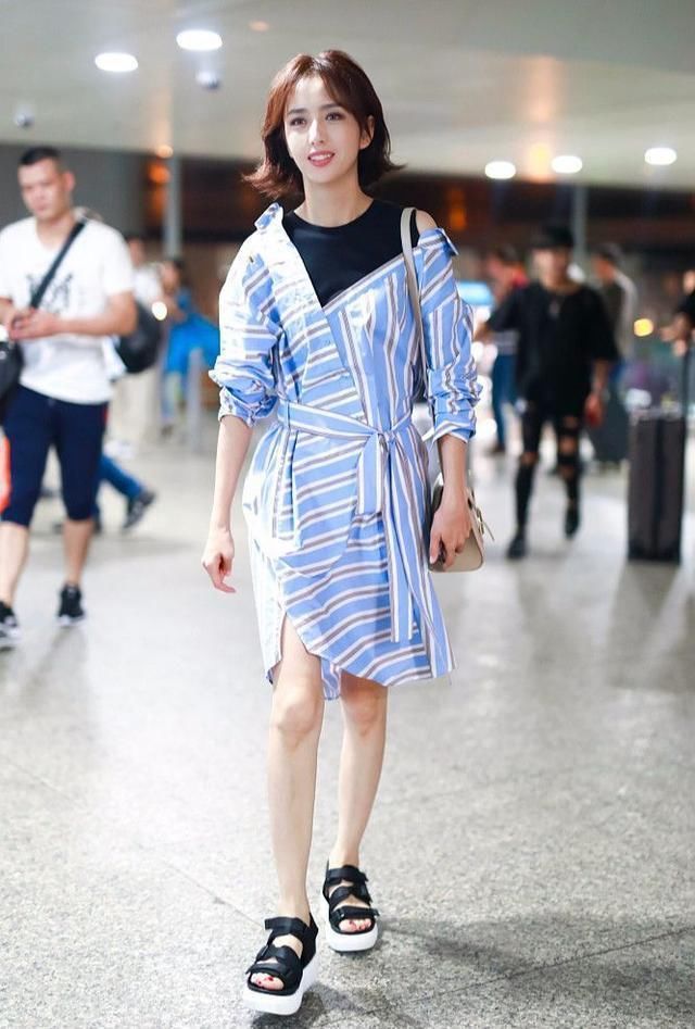 陈乔恩真大胆！穿的紧身的上衣还勒变形了 网友：隔着屏幕觉得疼