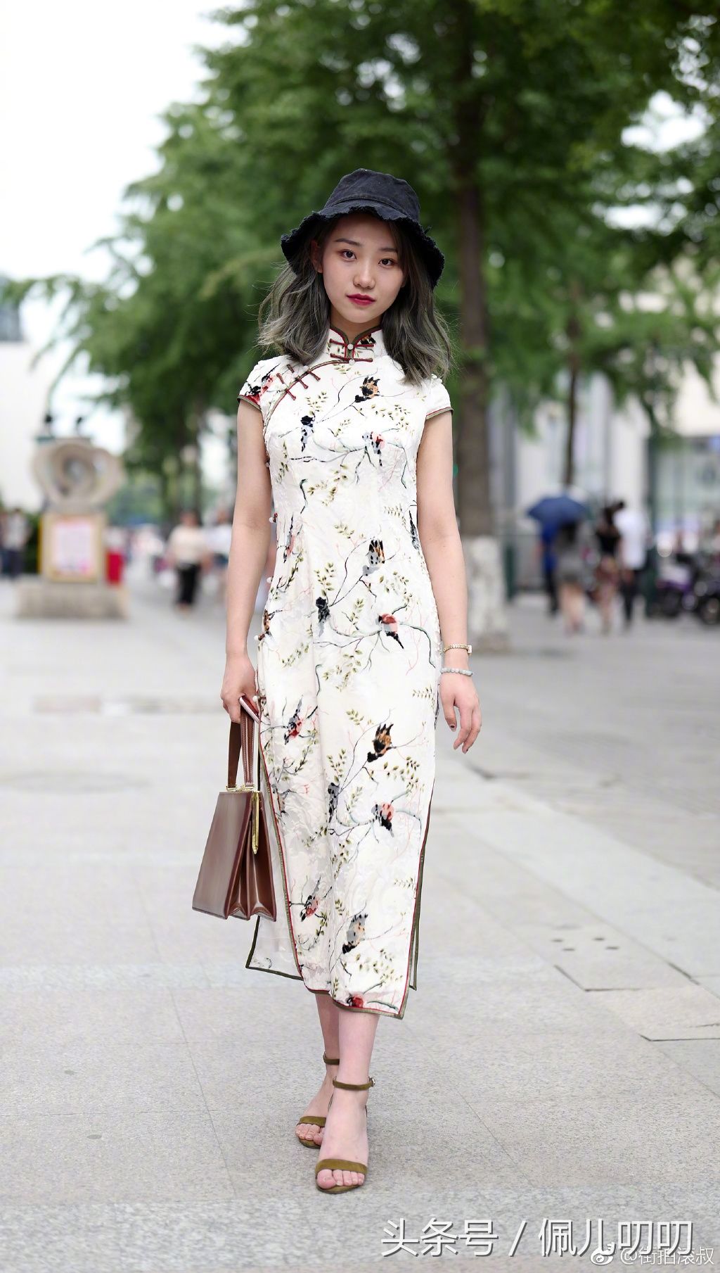 路人街拍:杭州街头的大长腿气质美女姐姐