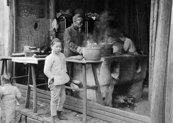  「发现」美国人在鞋盒里发现了6000张中国老照片