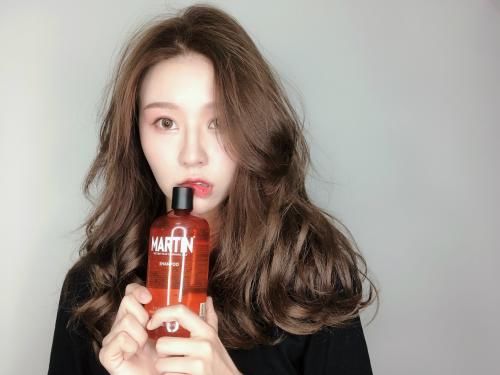 没了滤镜，没了浓妆，抖音女神沉迷马丁沐浴露