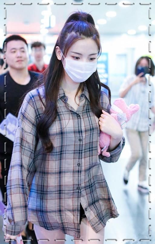 杨超越是168，戚薇也是168，同样下衣失踪，差距竟如此尴尬？