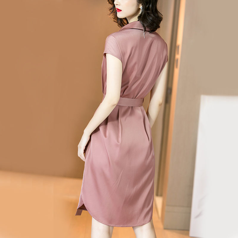 女人一过40,打扮的时尚点,推荐这高级素雅裙,美的风采迷人