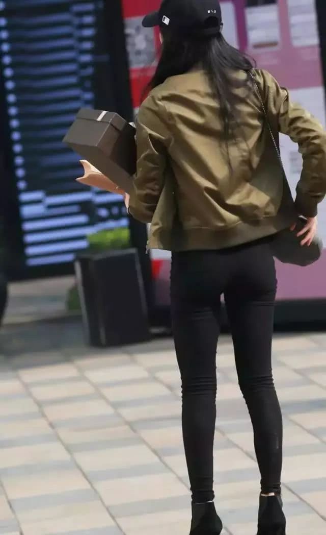 紧身衣呼之欲出的美，女人这样穿元气满满