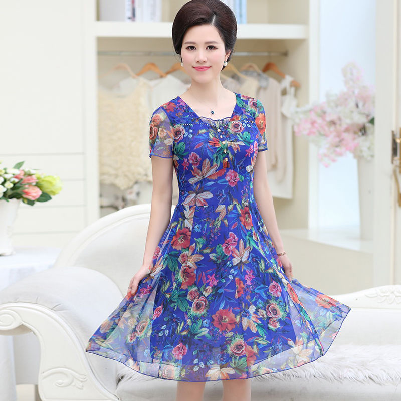 三伏天快把牛仔裤都扔了,刚出炉的连衣裙,7080后的女人穿最合适