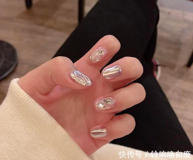  「钻石」早春BlingBling的亮片美甲合集，这些神仙美甲真的超好看！