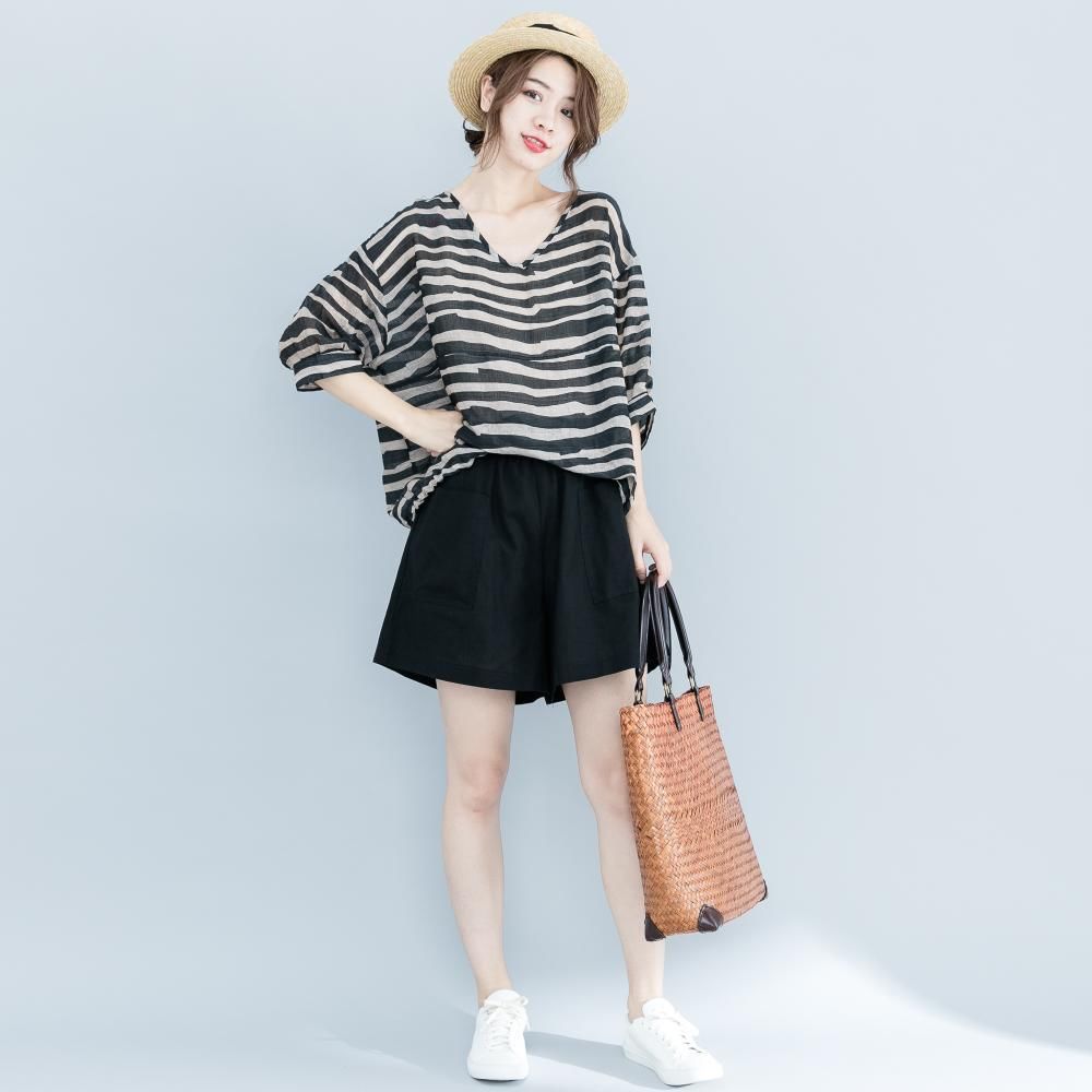 9月果真凉，出门少穿裙!今年流行的T恤小衫，洋气百搭还减龄