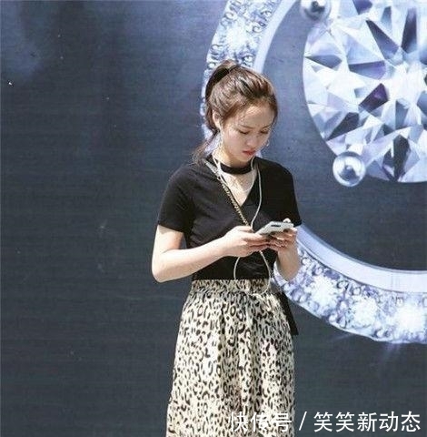 自由■彰显时尚女人的生活姿态！，美丽动人的美女街拍：自由美搭的美女