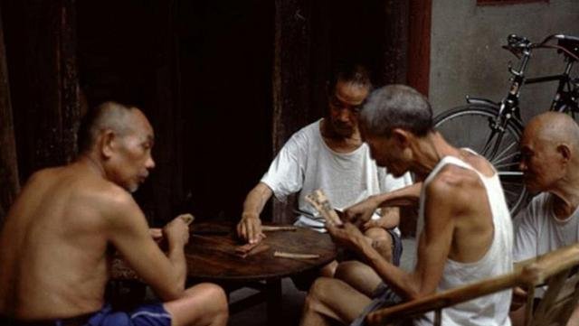 老照片80年代成都市民的生活，两个字安逸