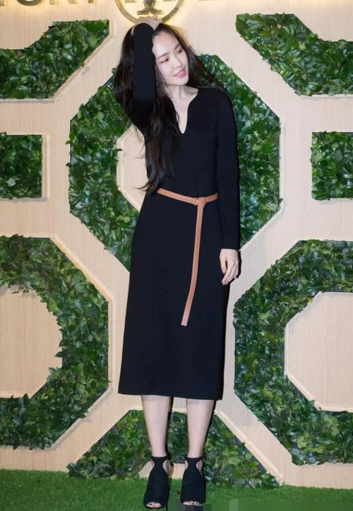 孙娜恩这双鞋子厉害了,竟然四处通风,不仅吸睛还能穿出大长腿!