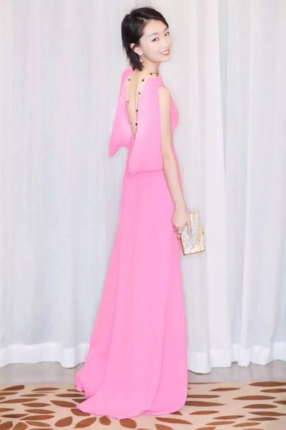 夏季,穿上这3件上衣,让你美得超性感!