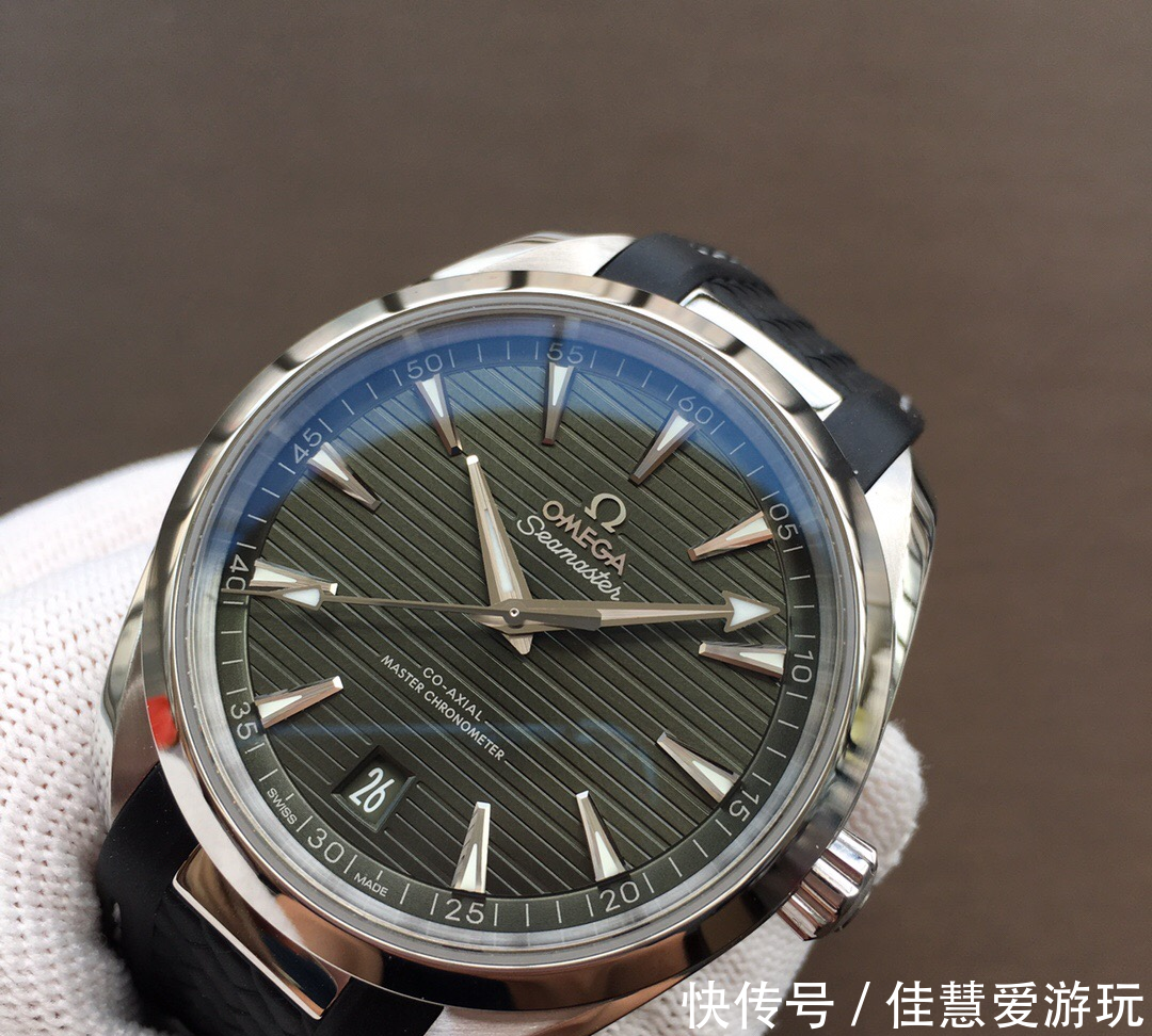 【柚木】鬼斧神工到底有多厉害?欧米茄海马150柚木系列‘墨绿色’新款