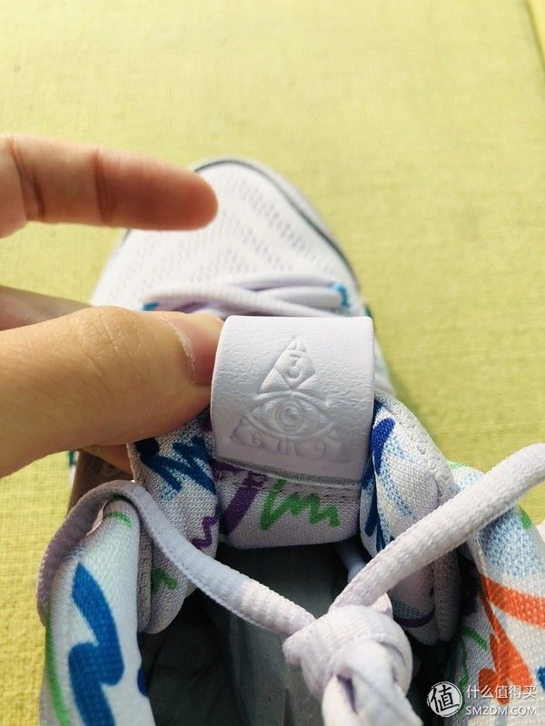 敲代码的小仙女的日常晒鞋 篇四:好事需成双，鞋中藏彩蛋--KYRIE 4 复活节