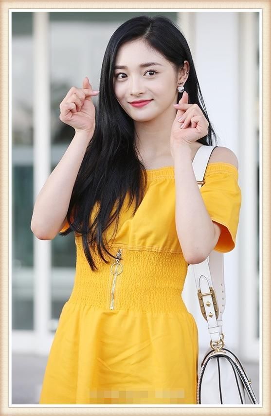 周洁琼刘诗诗同穿小黄裙，终于知道女团脸和女星脸的差距有多大了