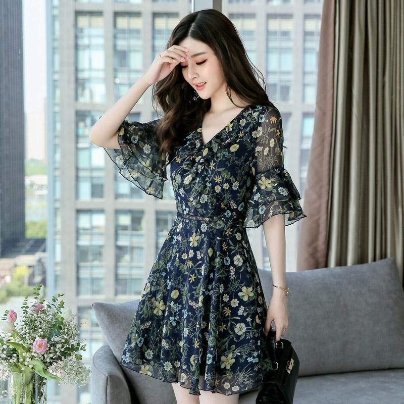 暑假出门浪，都不穿比基尼!时下流行度假裙，时尚随性满满女人味