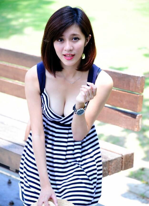 躺在雪白的境界里，那白净的美，连带着你美丽的绚烂