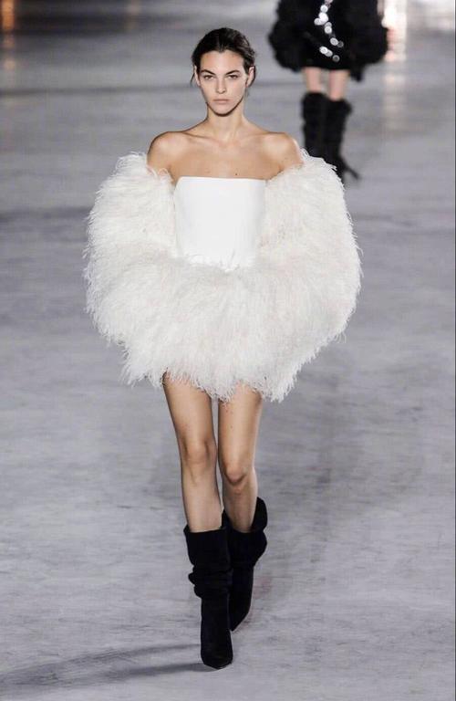 不是谁都有李宇春的那样的大长腿,“五五开”身材如何搭配变腿精!