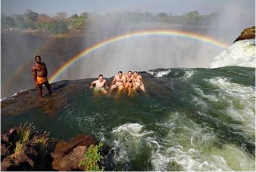 全球最刺激“无边泳池”，一边天堂一边恶魔！退一步万丈深渊