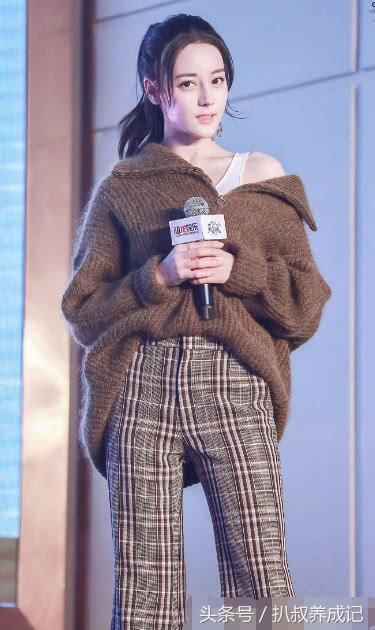 迪丽热巴和张雪迎撞衫，这次热巴敌不过张雪迎