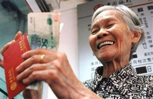  [养老金]为什么有些七八十岁的退休老人有退休金养老金，还舍不