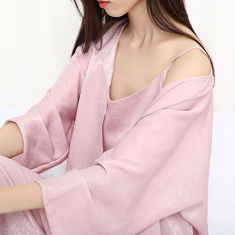 洗完澡不想穿罩罩，学学下面女人这么穿，出门拿快递不尴尬