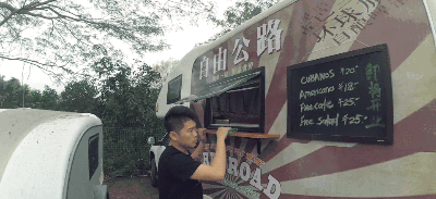 穿越大半个地球去摆摊，93年济南小伙这样诠释“彪悍的人生”