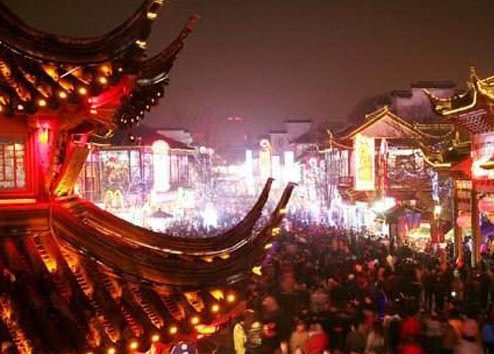 老外来中国旅游，到了晚上就不敢出去，导游：中国非常安全！