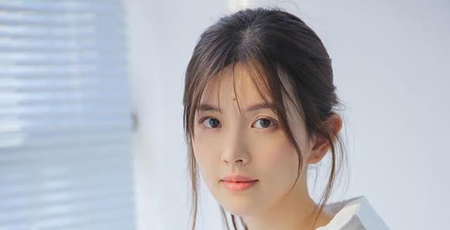 「白衬衫」一件绝不落伍的白衬衣，搭出归属于你的清新自然