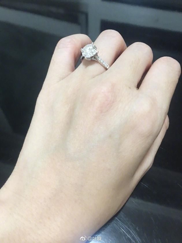 坐实怀孕？叶璇母性大发狂买婴儿衣，刷爆信用卡遭男友没收