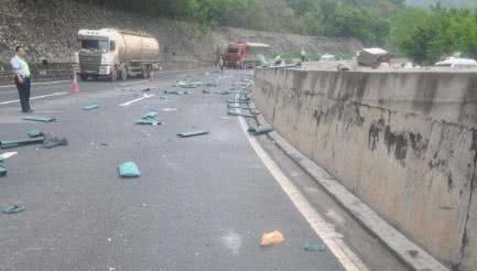  #车距#让人不寒而栗的高速，车速40怕太快，车主：敢上的都是高