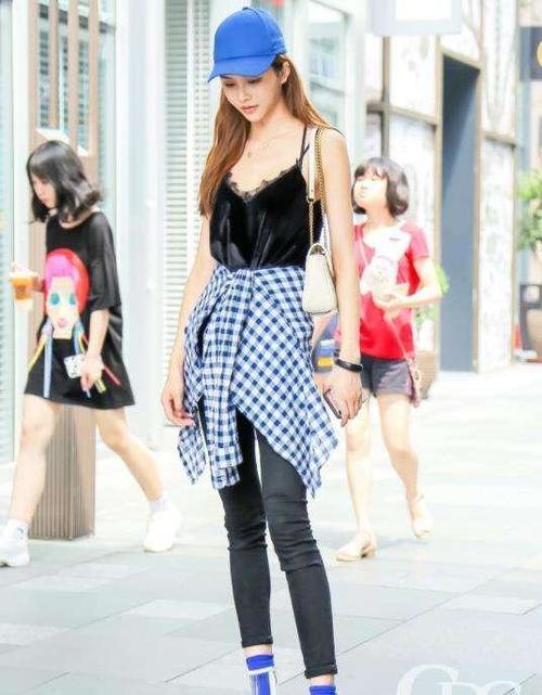 绝对的身高、傲人的身材、精致的容颜，这样的美女你能拒绝吗？