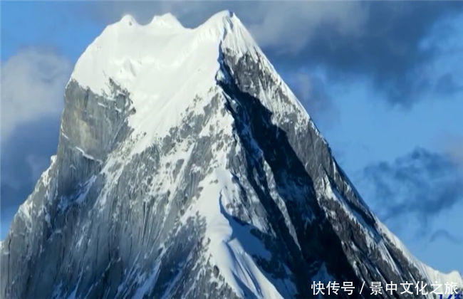 四川之旅:高空视角下的四姑娘山壮美风姿