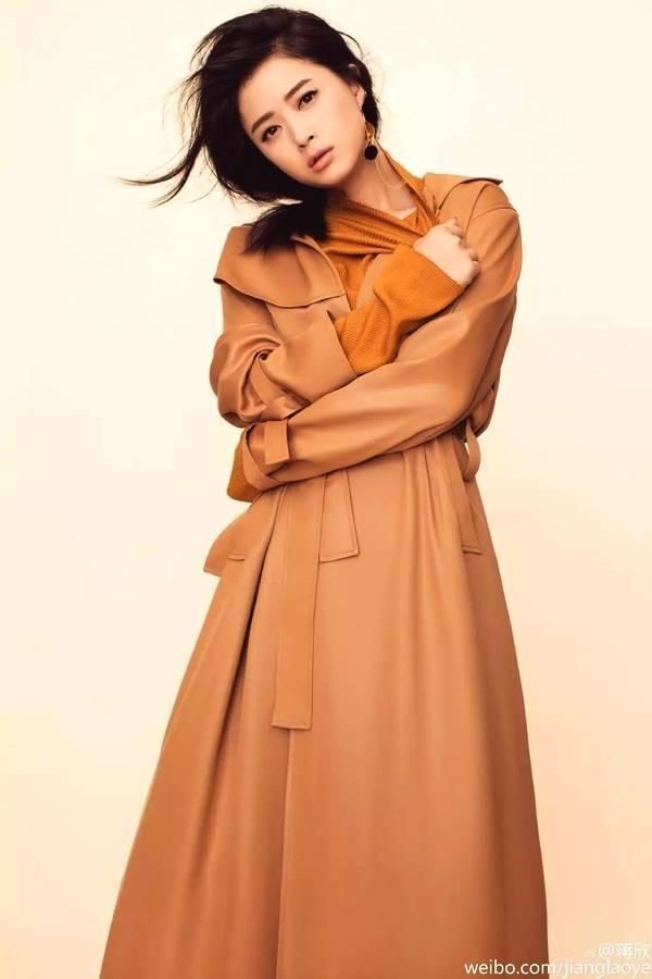 蒋欣亲身试验，微胖大胸妹纸怎么穿才是对的?!