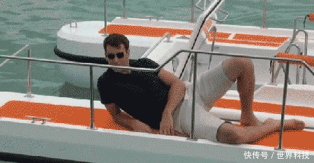 老外发明神奇的游艇，兜风潜水两不误，一半在水下一半在水上