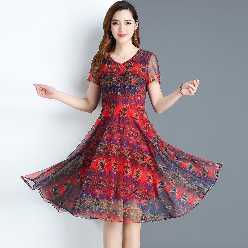 迷人身材穿出来，雪纺连衣裙，独特的风情，丰满女人穿上超亮眼