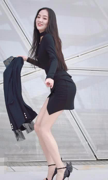 小姐姐180公分魔鬼身材臀线比上围更吸睛，凭借一组“仙女跳”封